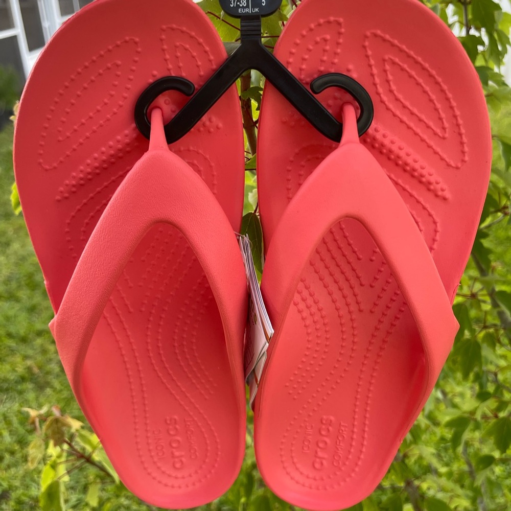 Hoy pink Croc flip flops. Brand new